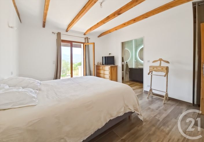 Image No.6-6 Bed House for sale