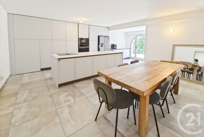 Image No.7-6 Bed House for sale