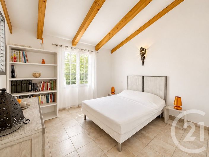 Image No.30-4 Bed House for sale