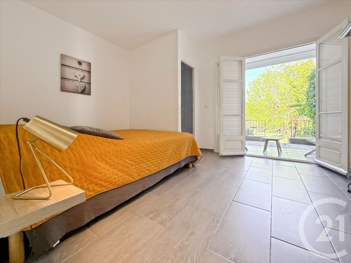 Image No.11-8 Bed House for sale