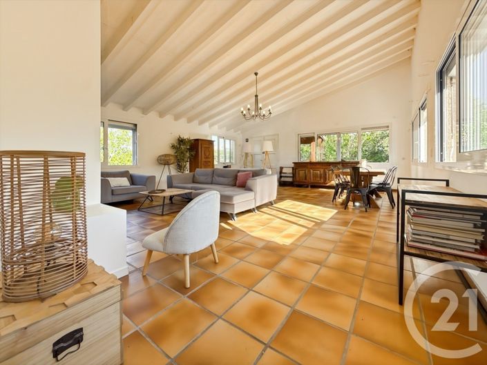 Image No.3-8 Bed House for sale