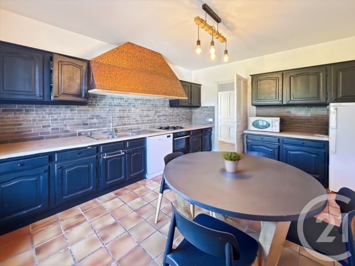 Image No.5-8 Bed House for sale