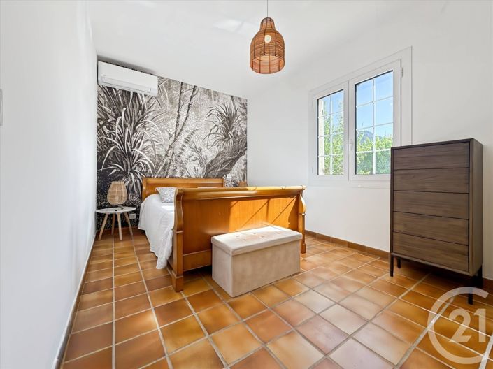 Image No.6-8 Bed House for sale