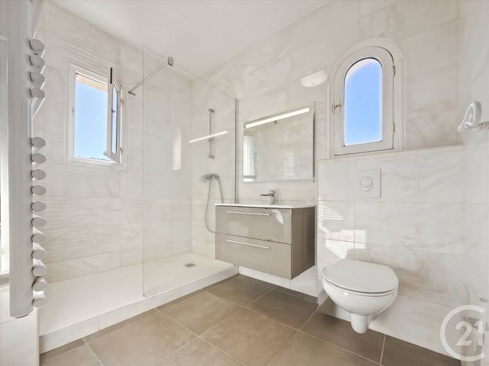 Image No.8-8 Bed House for sale