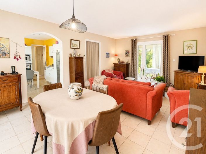Image No.9-2 Bed House for sale