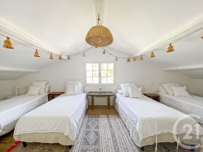 Image No.17-6 Bed House for sale