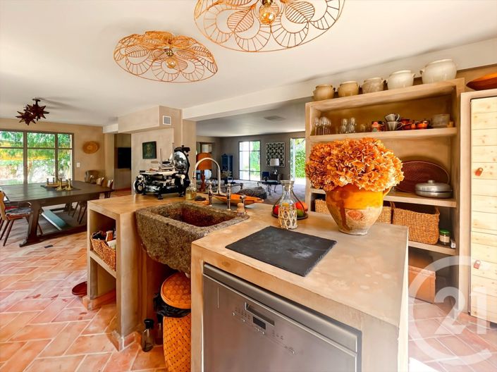 Image No.6-6 Bed House for sale