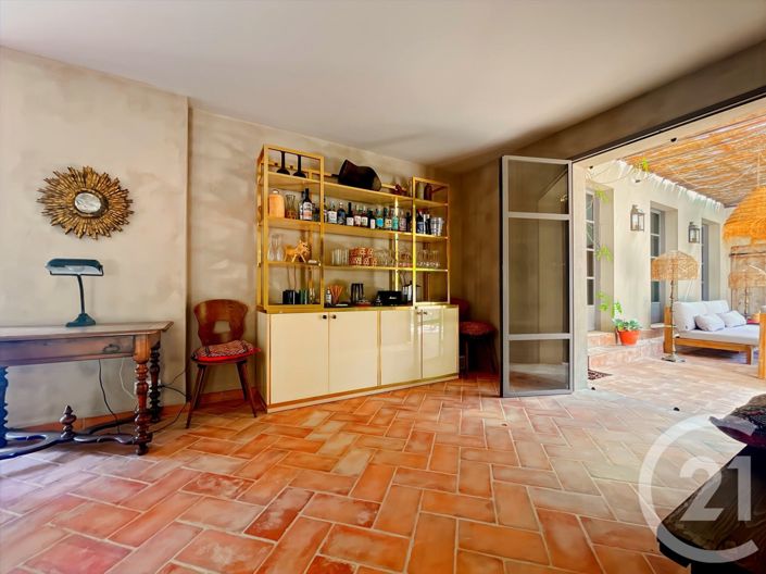 Image No.8-6 Bed House for sale