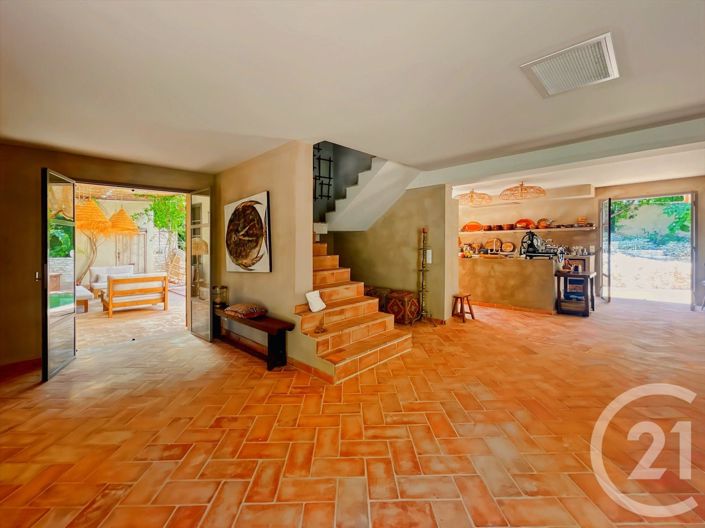 Image No.9-6 Bed House for sale