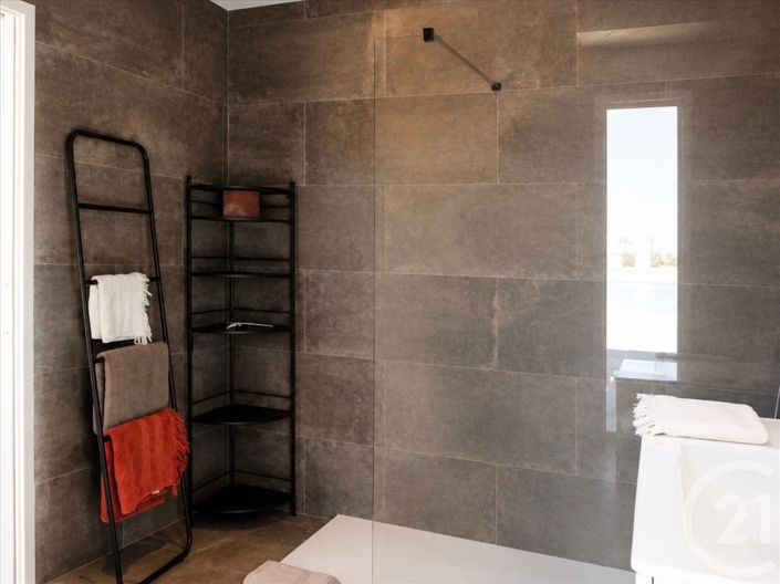 Image No.17-6 Bed House for sale