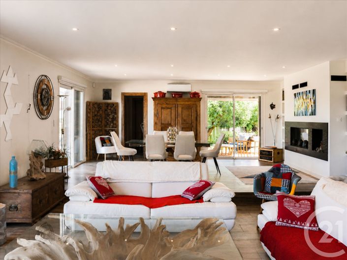 Image No.4-6 Bed House for sale