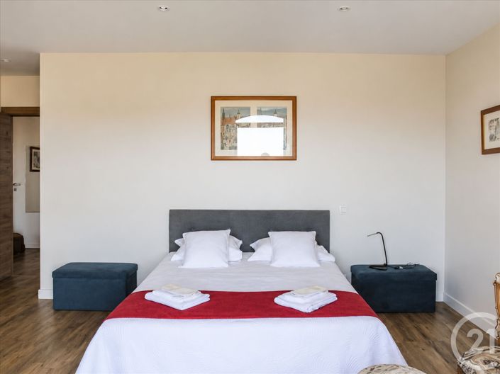 Image No.8-6 Bed House for sale