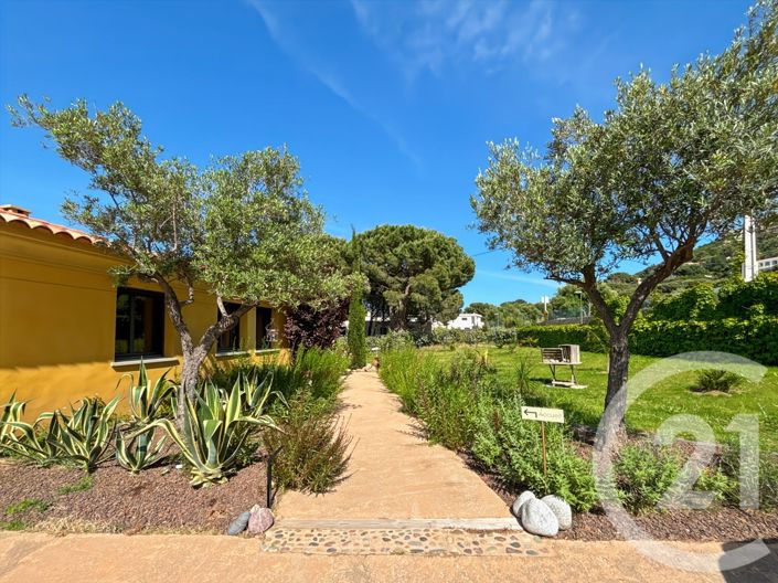 Image No.26-6 Bed House for sale