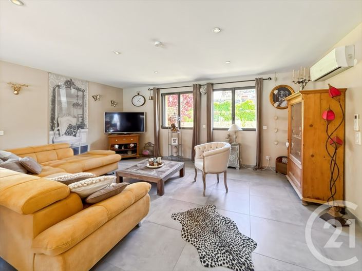 Image No.5-6 Bed House for sale
