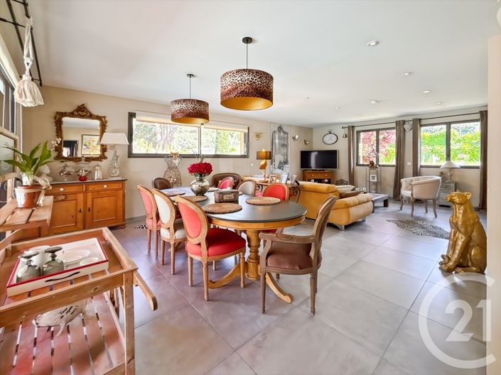 Image No.6-6 Bed House for sale