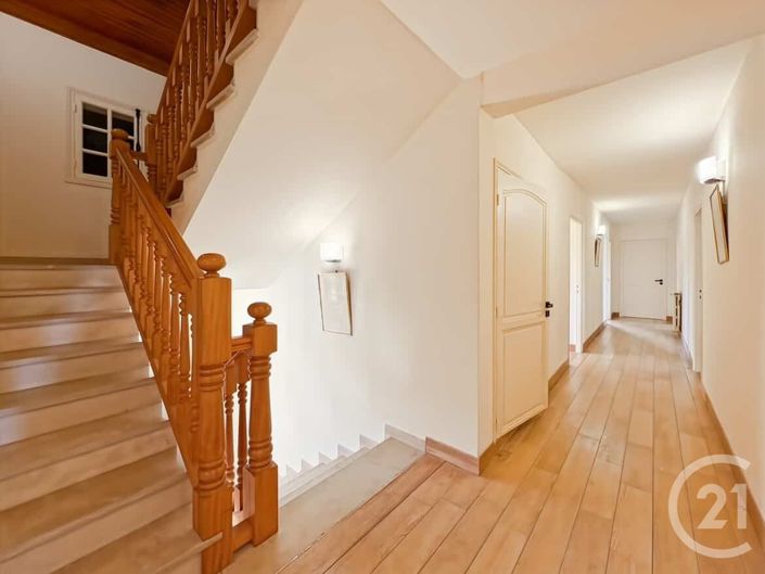 Image No.10-10 Bed House for sale