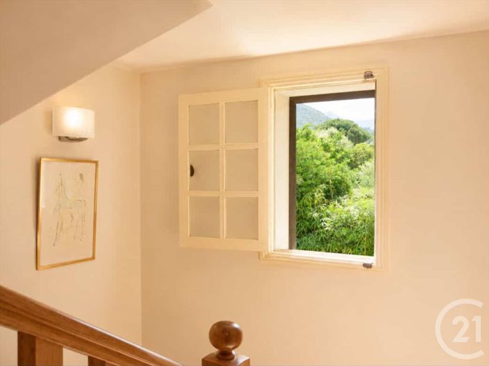 Image No.11-10 Bed House for sale