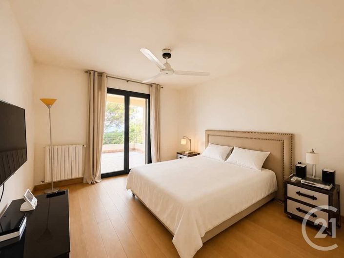 Image No.17-10 Bed House for sale