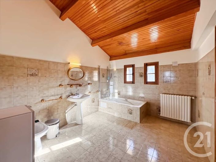 Image No.21-10 Bed House for sale