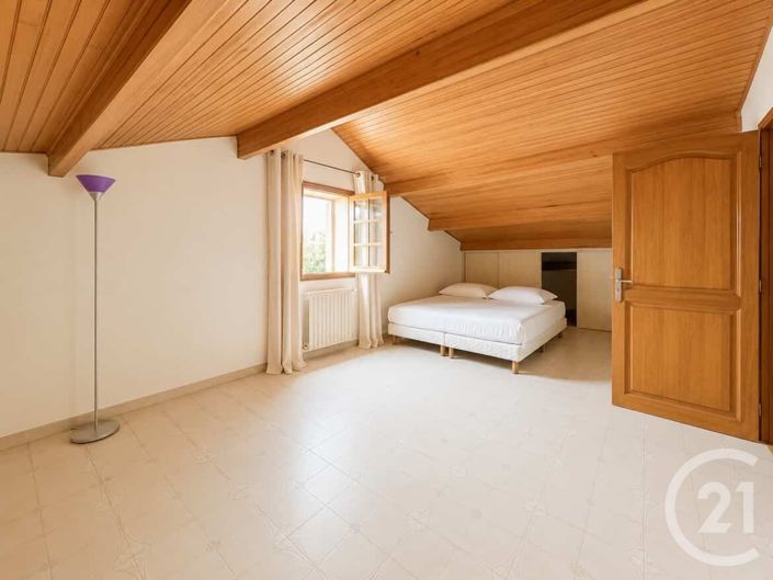 Image No.23-10 Bed House for sale