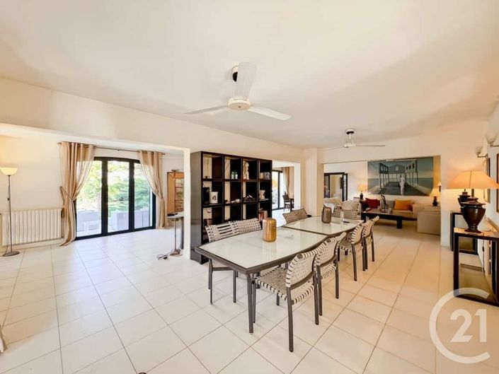 Image No.5-10 Bed House for sale