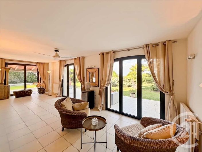 Image No.6-10 Bed House for sale