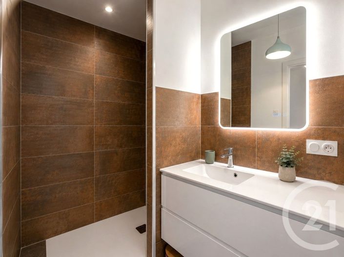 Image No.17-4 Bed House for sale