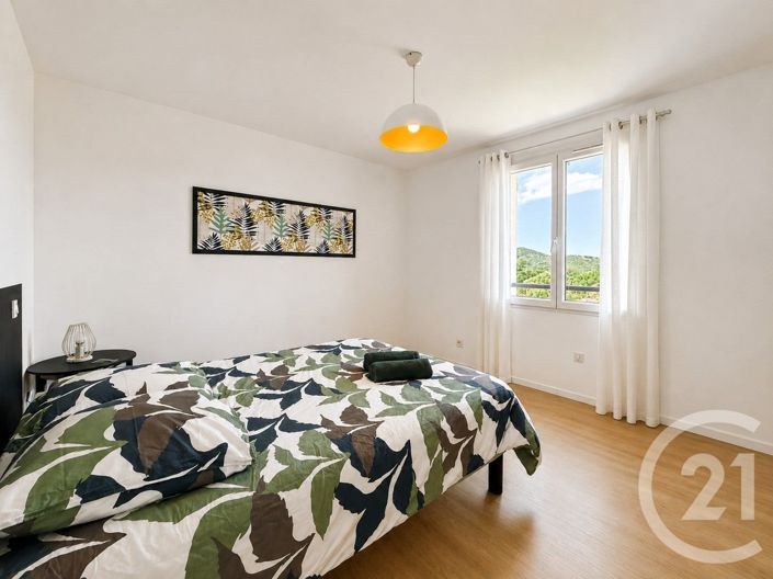 Image No.19-4 Bed House for sale