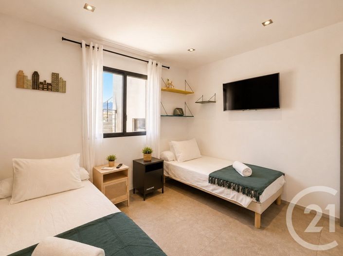Image No.15-5 Bed House for sale