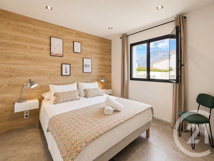 Image No.18-5 Bed House for sale