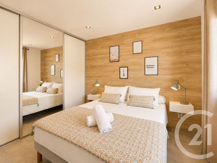 Image No.19-5 Bed House for sale