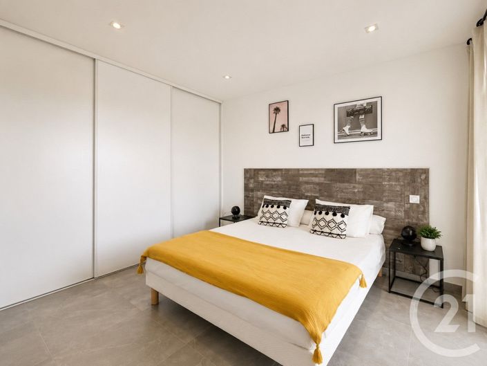 Image No.30-5 Bed House for sale