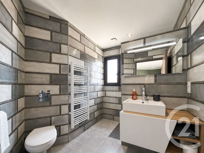 Image No.31-5 Bed House for sale