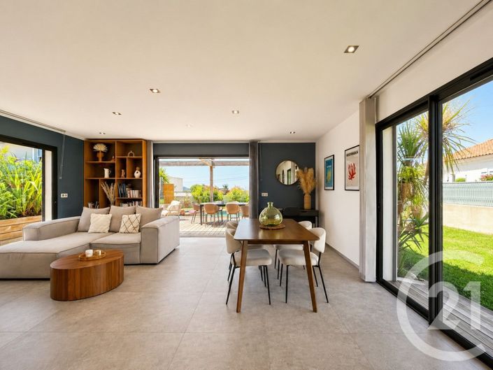Image No.9-5 Bed House for sale