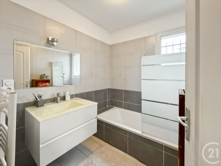 Image No.10-4 Bed House for sale