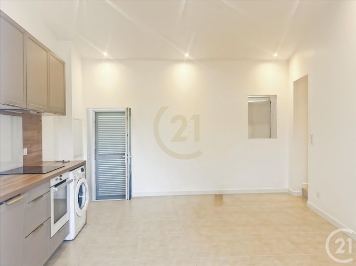 Image No.5-2 Bed House for sale