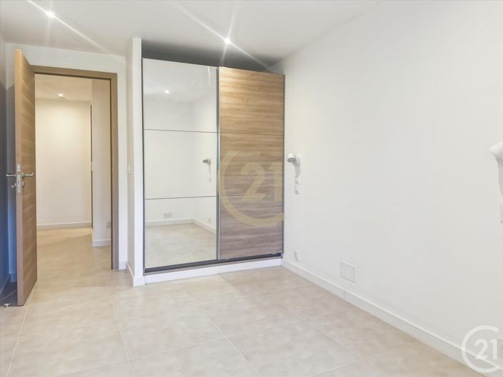 Image No.6-2 Bed House for sale