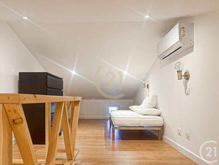 Image No.9-2 Bed House for sale