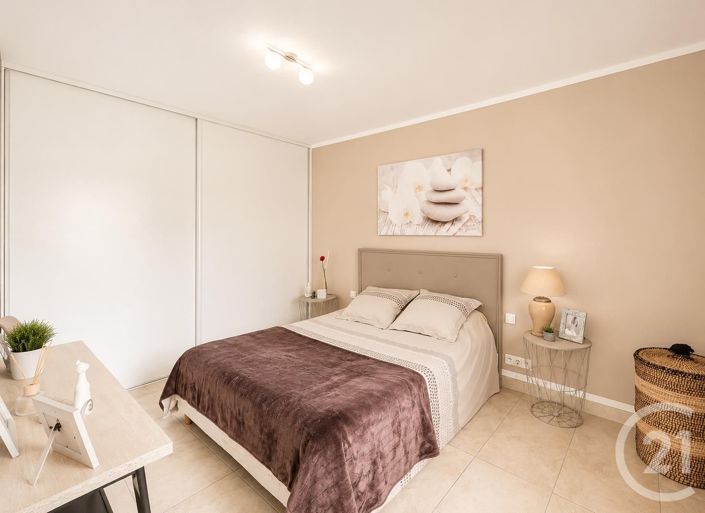 Image No.10-4 Bed House for sale