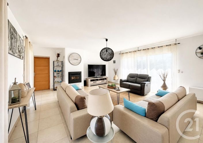 Image No.2-4 Bed House for sale