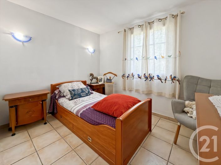 Image No.15-3 Bed House for sale