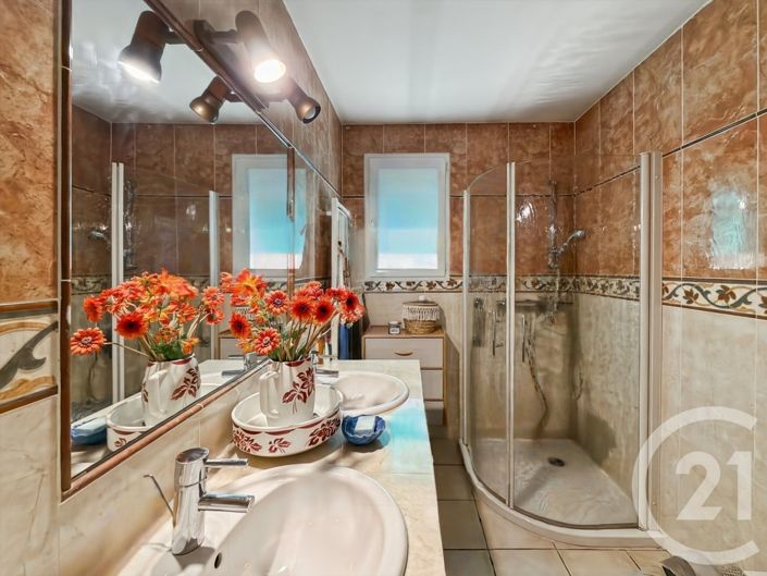Image No.18-3 Bed House for sale