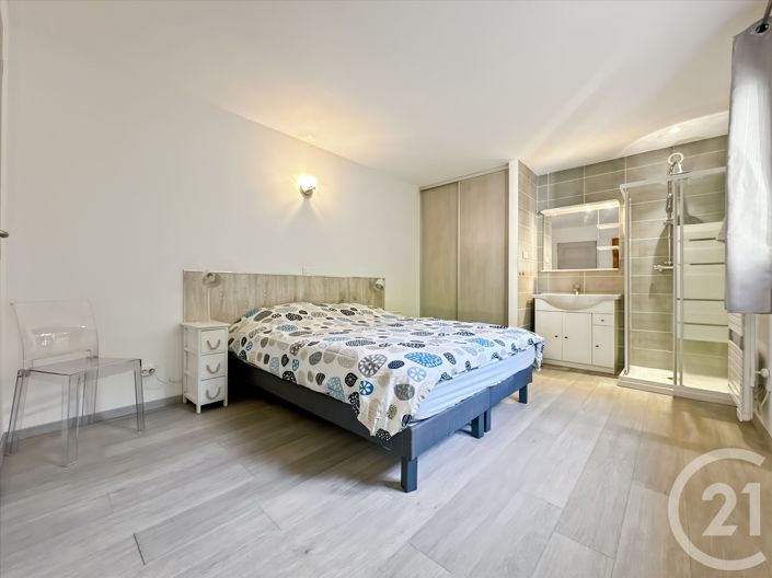 Image No.17-4 Bed House for sale
