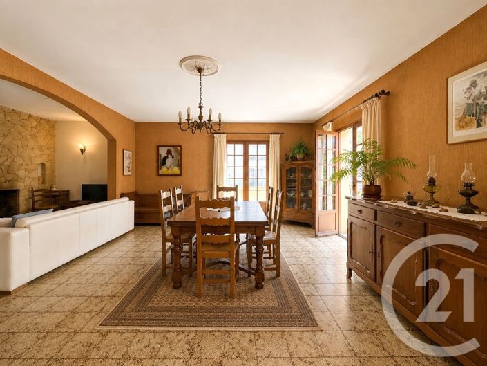 Image No.2-4 Bed House for sale