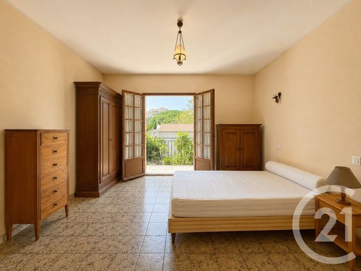 Image No.9-4 Bed House for sale