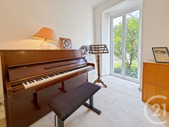 Image No.16-5 Bed House for sale