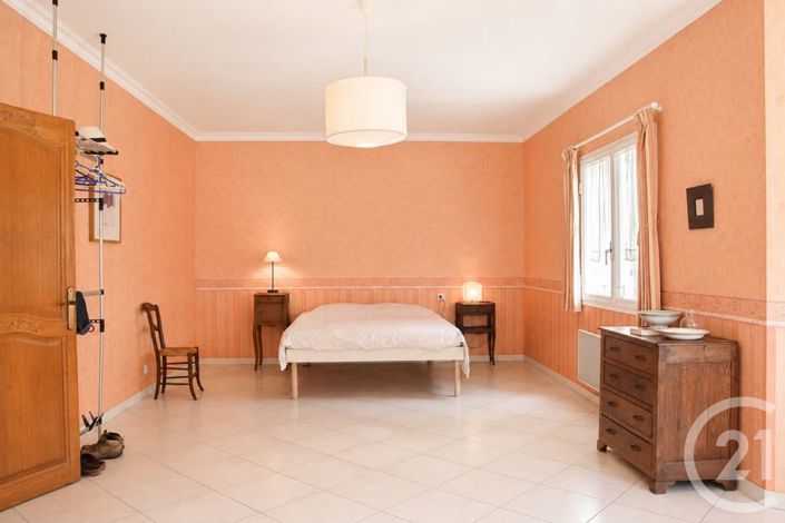 Image No.16-5 Bed House for sale