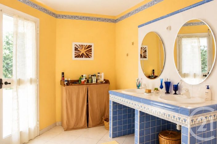 Image No.19-5 Bed House for sale