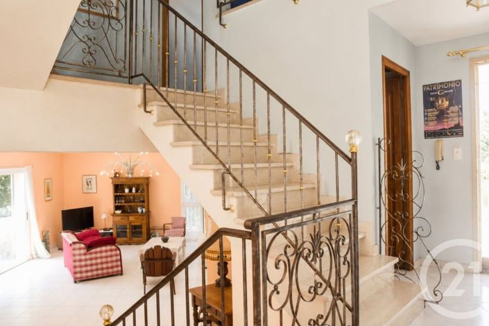 Image No.4-5 Bed House for sale