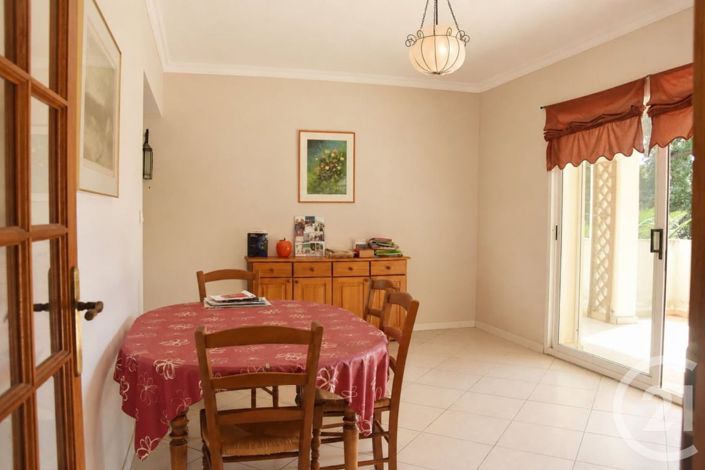 Image No.7-5 Bed House for sale